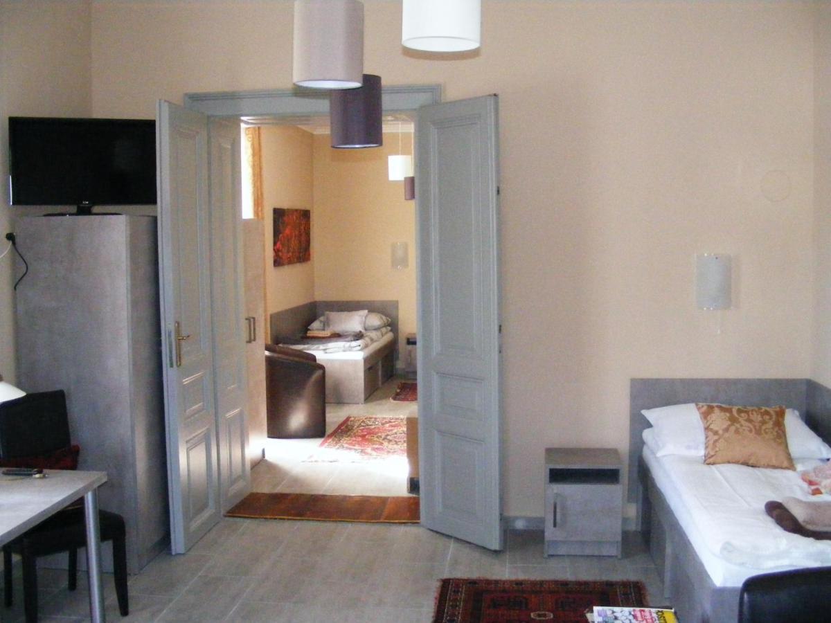 Ketbodonyi Apartments Luaran gambar