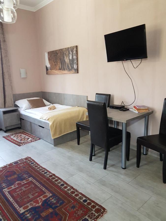 Ketbodonyi Apartments Luaran gambar