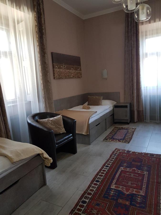 Ketbodonyi Apartments Luaran gambar