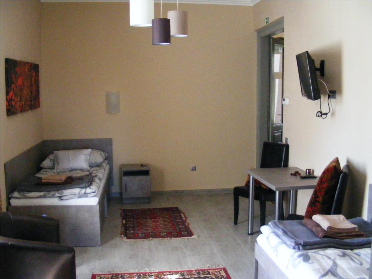 Ketbodonyi Apartments Luaran gambar