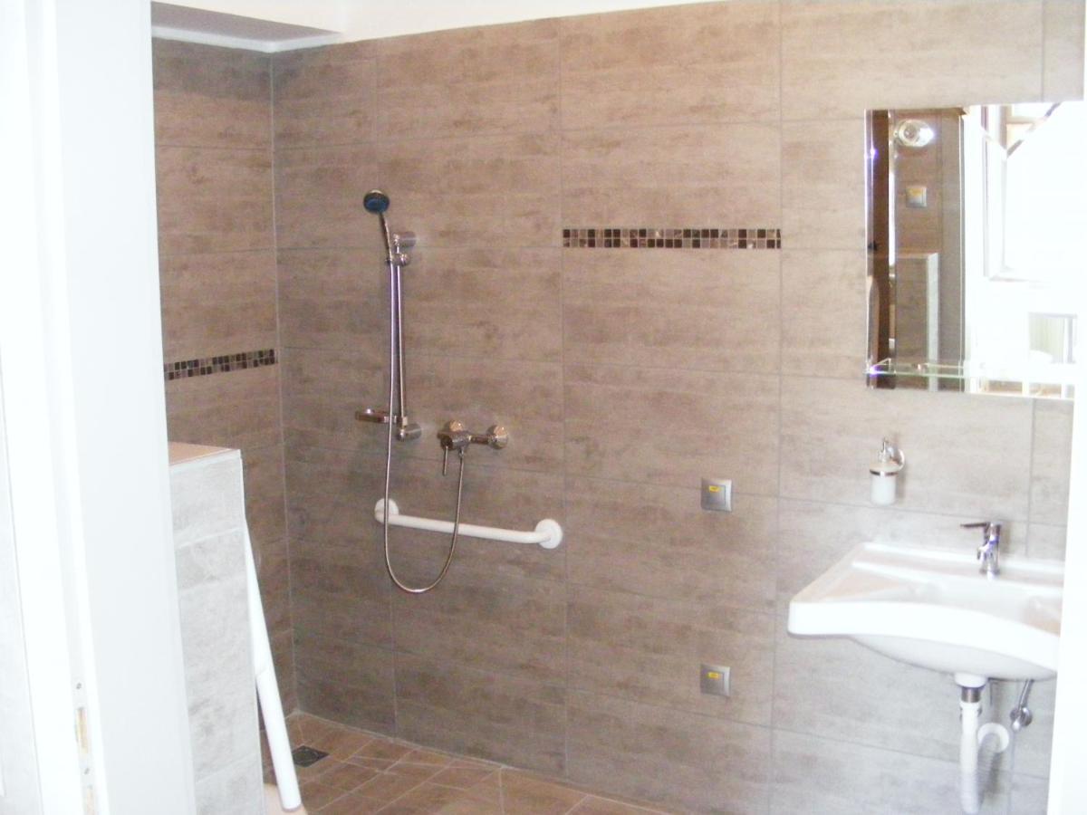 Ketbodonyi Apartments Luaran gambar