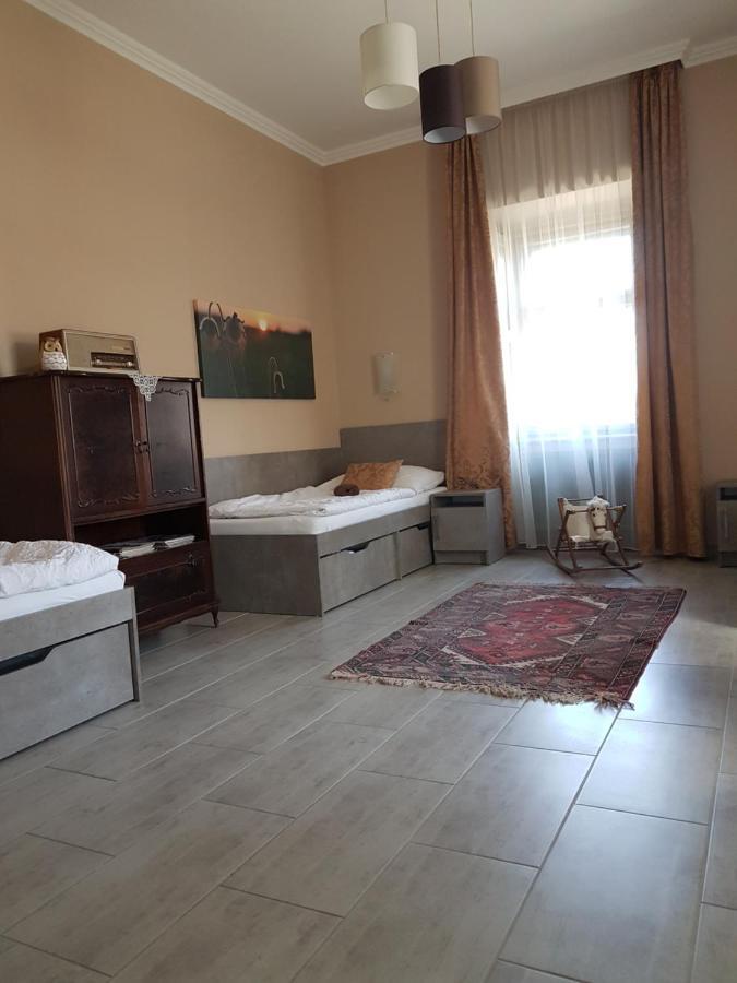 Ketbodonyi Apartments Luaran gambar
