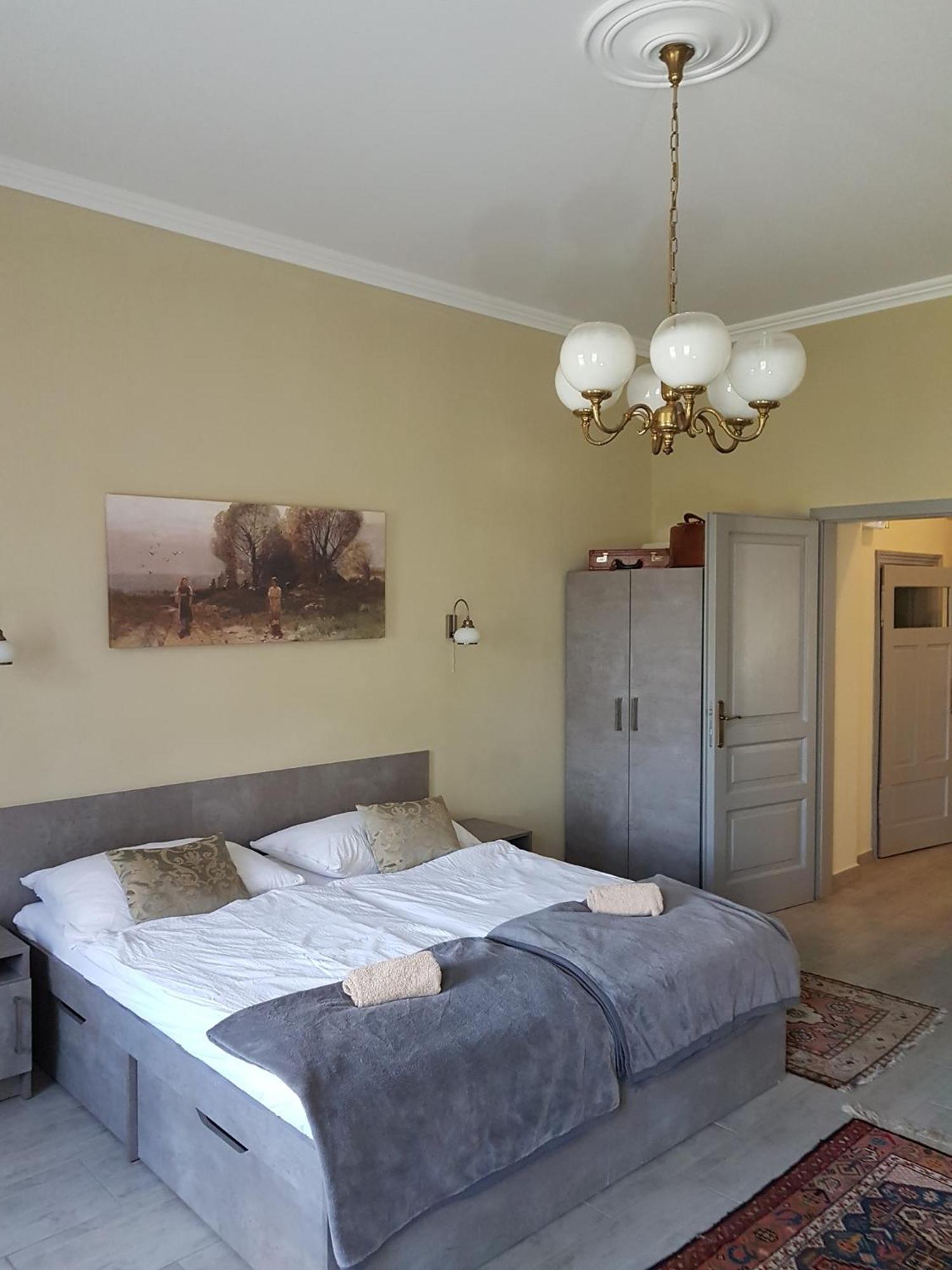 Ketbodonyi Apartments Luaran gambar