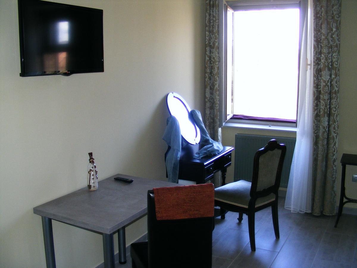 Ketbodonyi Apartments Luaran gambar