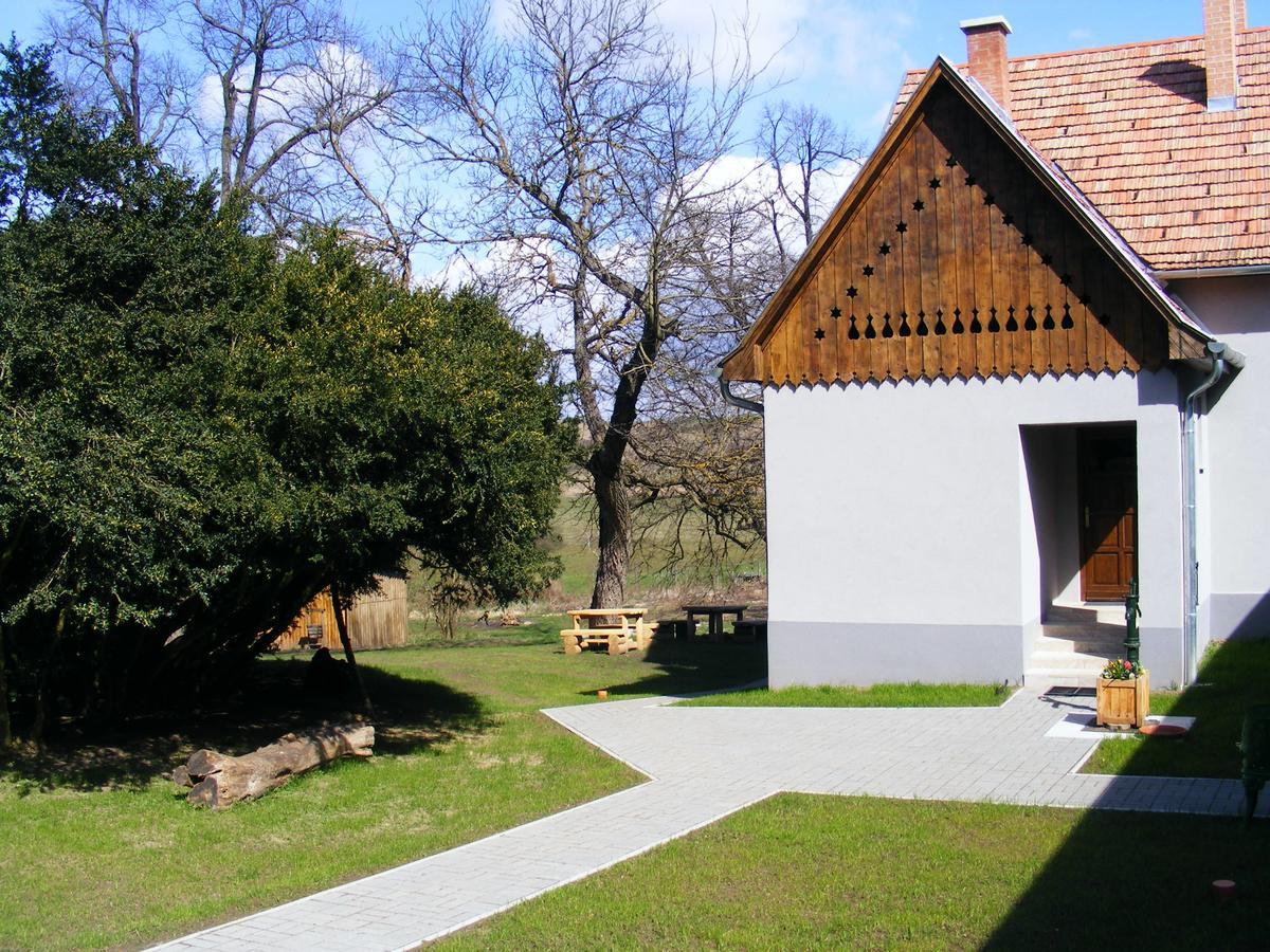 Ketbodonyi Apartments Luaran gambar