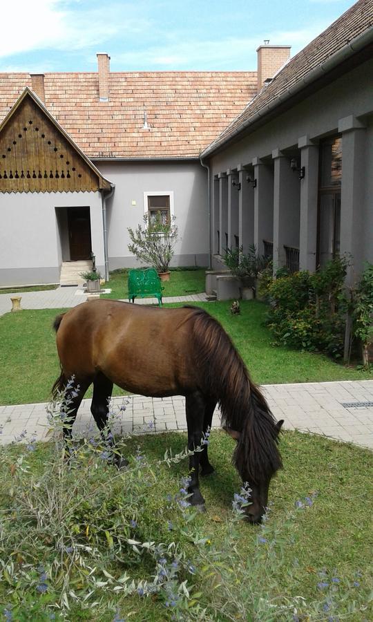 Ketbodonyi Apartments Luaran gambar